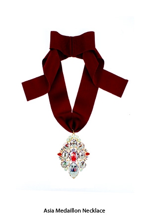 asia-medallion-necklace-Bijoux-de-Famille